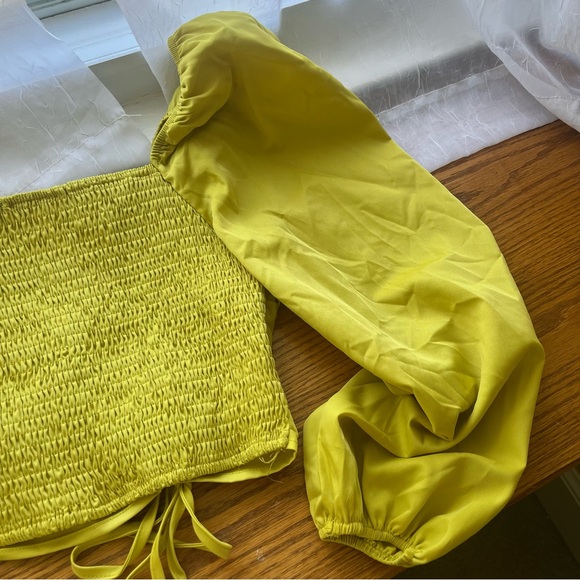 Green Top. Size S - Picture 8 of 8